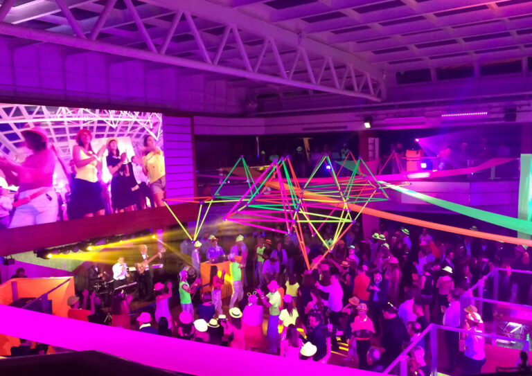 Show_Entertainment-Cruise-03